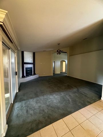 876 Royal Drive, Madera, CA 93637
