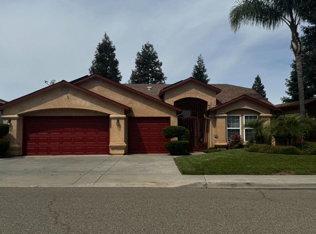Image 1 of property listing at 876 Royal Drive, Madera, CA 93637