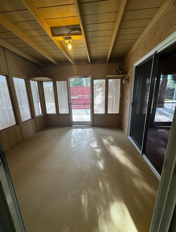 Image 15 of property listing at 876 Royal Drive, Madera, CA 93637