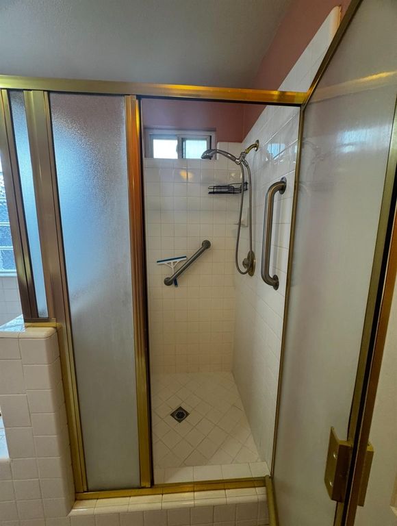 Image 17 of property listing at 876 Royal Drive, Madera, CA 93637
