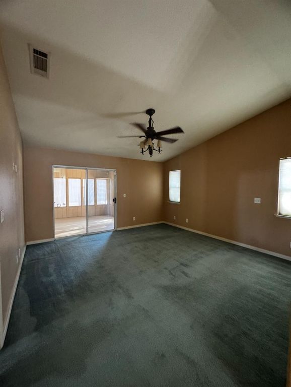 Image 21 of property listing at 876 Royal Drive, Madera, CA 93637