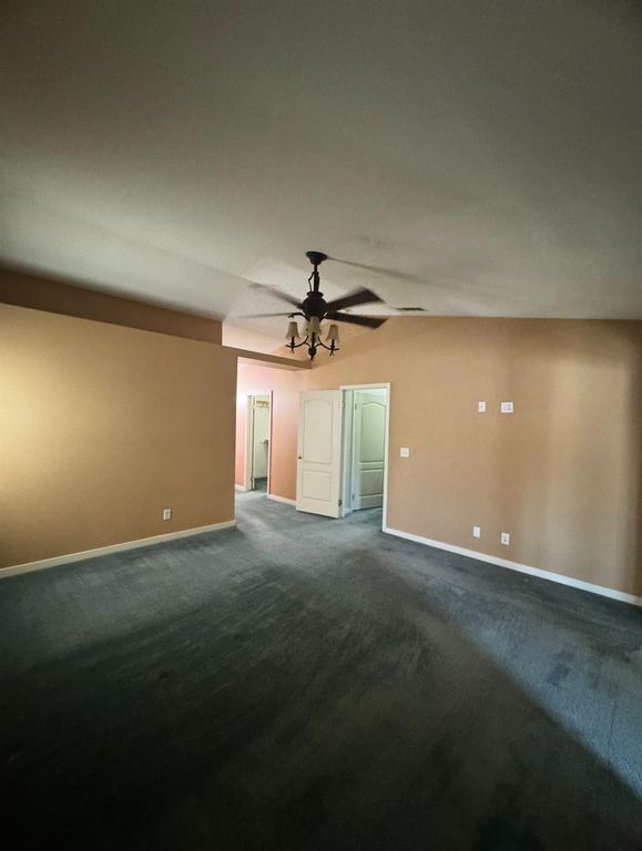 Image 22 of property listing at 876 Royal Drive, Madera, CA 93637