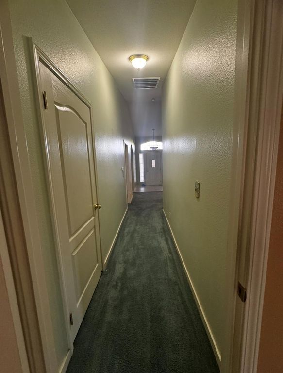 Image 26 of property listing at 876 Royal Drive, Madera, CA 93637