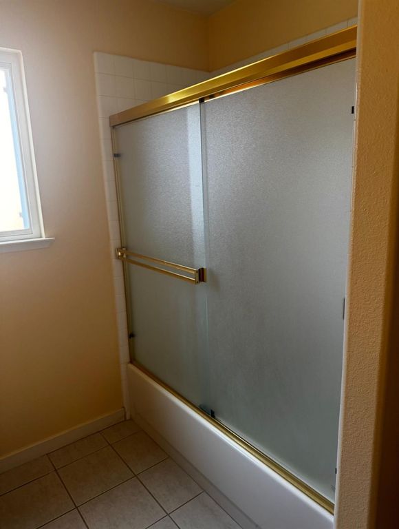 Image 27 of property listing at 876 Royal Drive, Madera, CA 93637