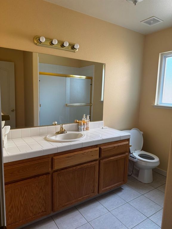 Image 28 of property listing at 876 Royal Drive, Madera, CA 93637