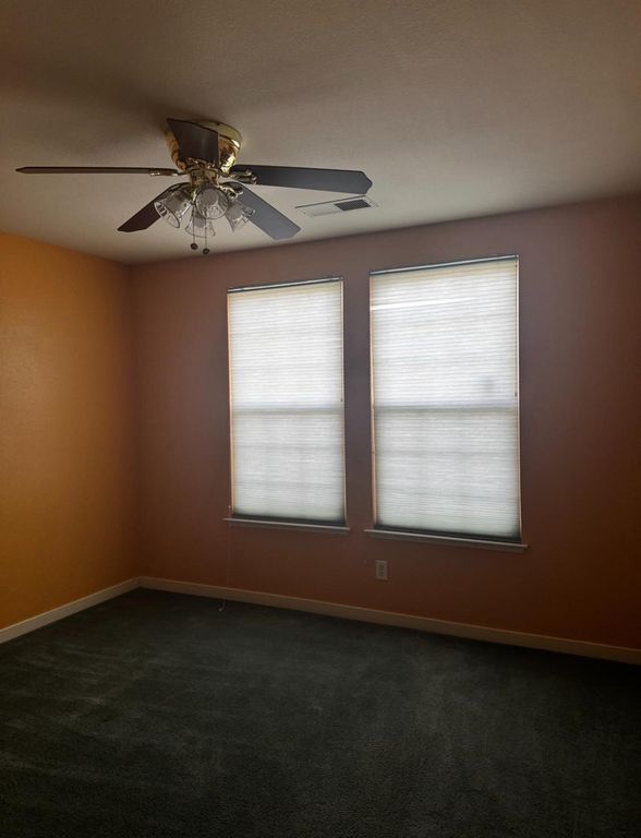 Image 29 of property listing at 876 Royal Drive, Madera, CA 93637