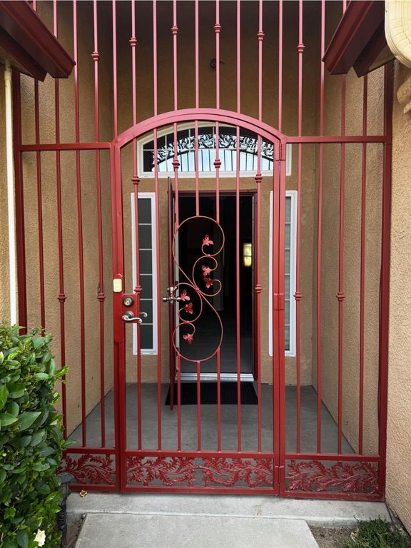 Image 3 of property listing at 876 Royal Drive, Madera, CA 93637