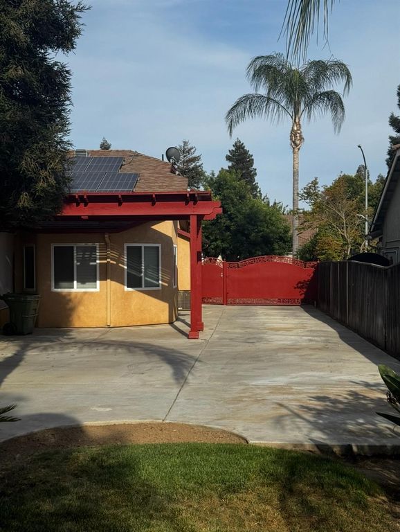 Image 34 of property listing at 876 Royal Drive, Madera, CA 93637