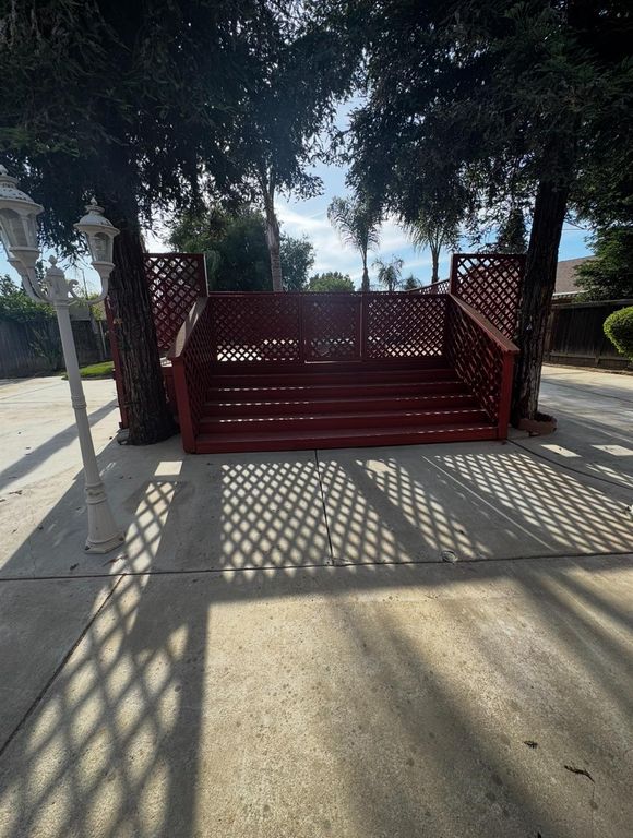 Image 36 of property listing at 876 Royal Drive, Madera, CA 93637