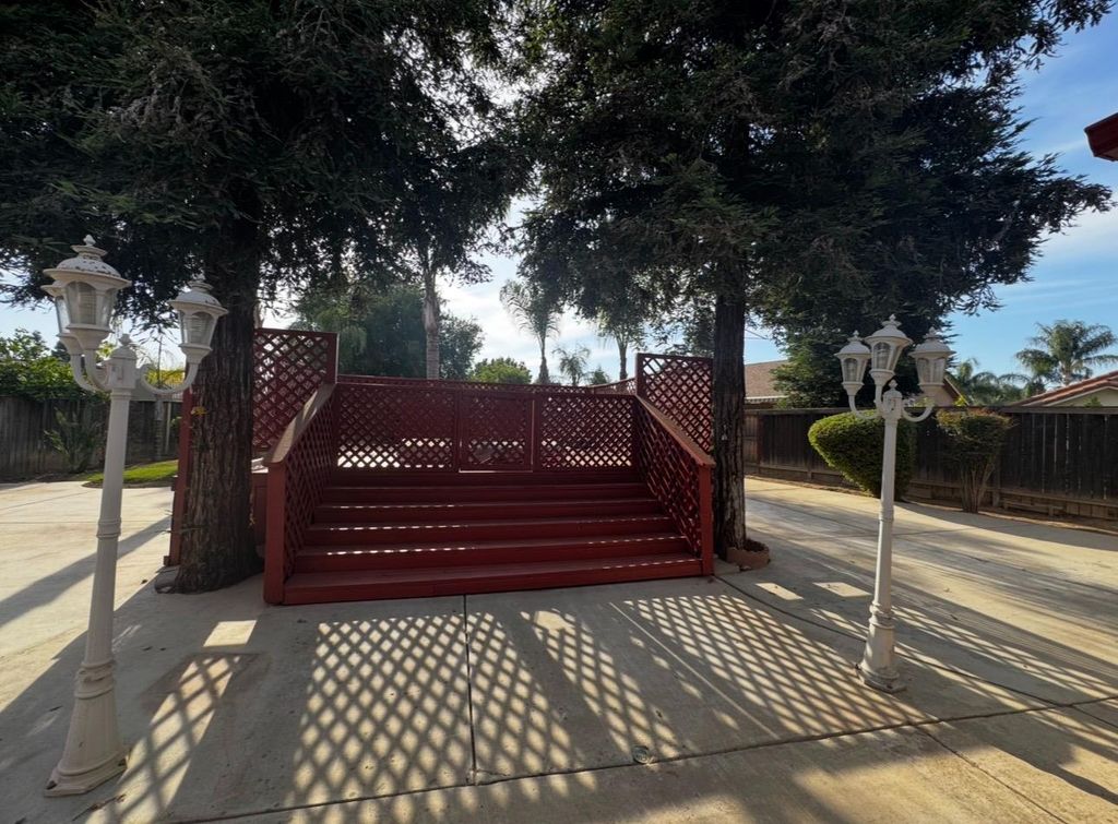 Image 37 of property listing at 876 Royal Drive, Madera, CA 93637