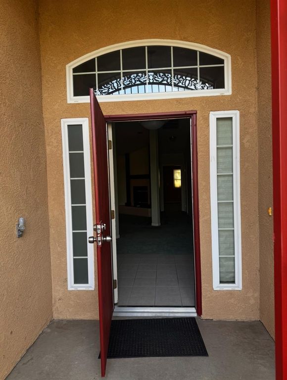 Image 4 of property listing at 876 Royal Drive, Madera, CA 93637