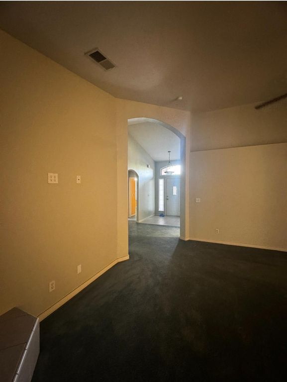 Image 7 of property listing at 876 Royal Drive, Madera, CA 93637