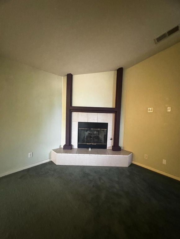 Image 9 of property listing at 876 Royal Drive, Madera, CA 93637