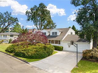 2160 OAKMONT Way, Eugene, OR 97401