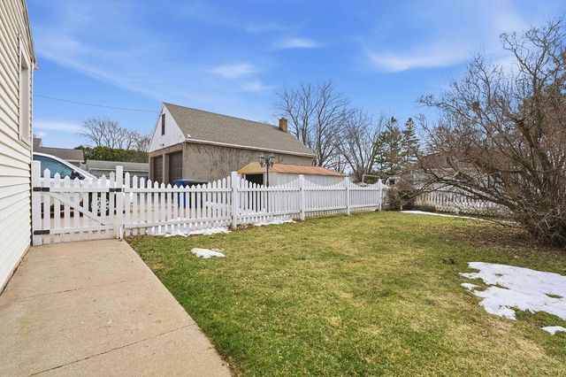 353 W 18TH AVENUE, Oshkosh, WI 54902