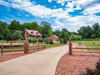 465 Ginder Road NW, Lancaster, OH 43130
