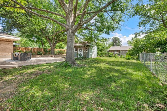 413 Patricia Road, Hurst, TX 76053