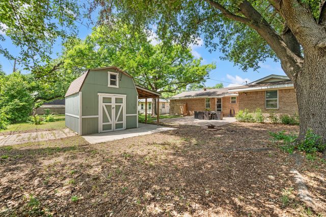 413 Patricia Road, Hurst, TX 76053