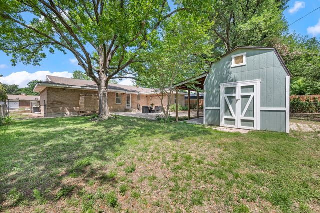 413 Patricia Road, Hurst, TX 76053