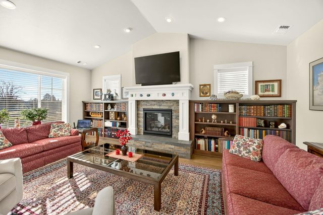 4084 Crystal Springs Drive, Medford, OR 97504