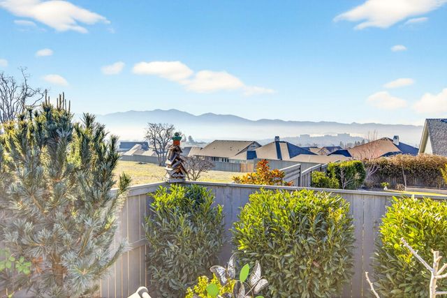 4084 Crystal Springs Drive, Medford, OR 97504