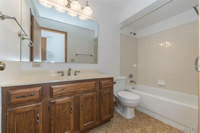 702 Lofty Point Drive C, Ballwin, MO 63021