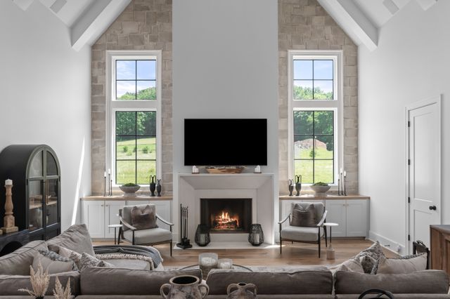 1936 Silver Fox Rd, Thompsons Station, TN 37179