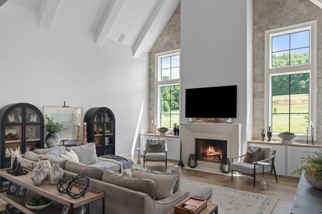 1936 Silver Fox Rd, Thompsons Station, TN 37179