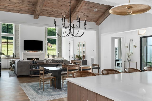 1936 Silver Fox Rd, Thompsons Station, TN 37179