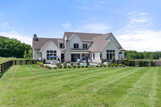 1936 Silver Fox Rd, Thompsons Station, TN 37179