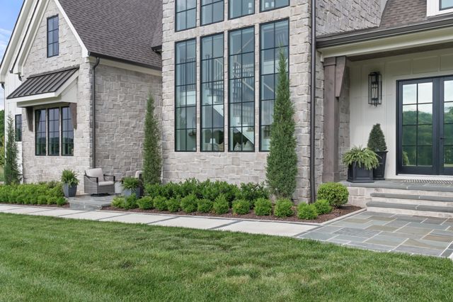 1936 Silver Fox Rd, Thompsons Station, TN 37179