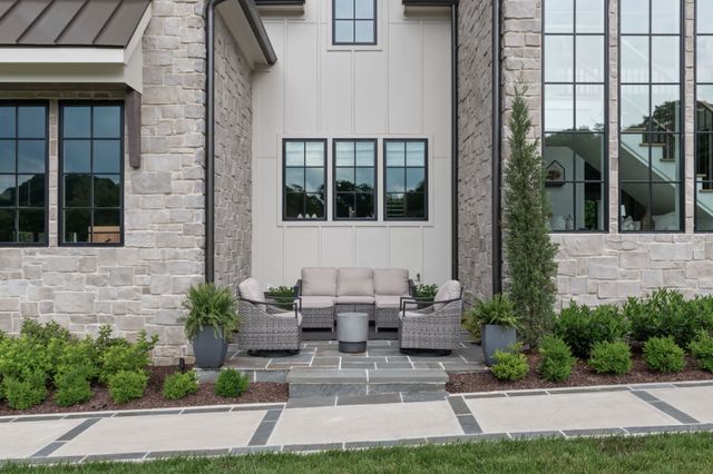 1936 Silver Fox Rd, Thompsons Station, TN 37179