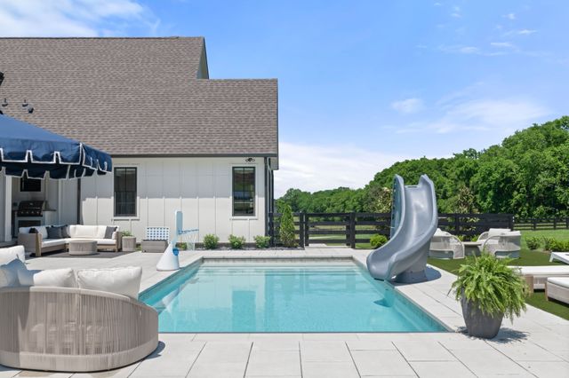 1936 Silver Fox Rd, Thompsons Station, TN 37179