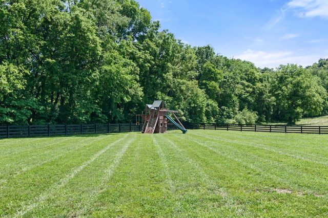 1936 Silver Fox Rd, Thompsons Station, TN 37179