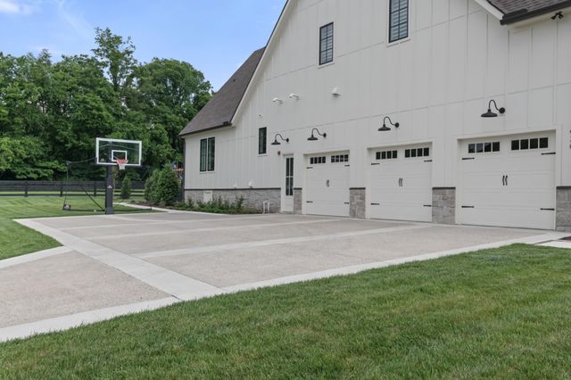 1936 Silver Fox Rd, Thompsons Station, TN 37179