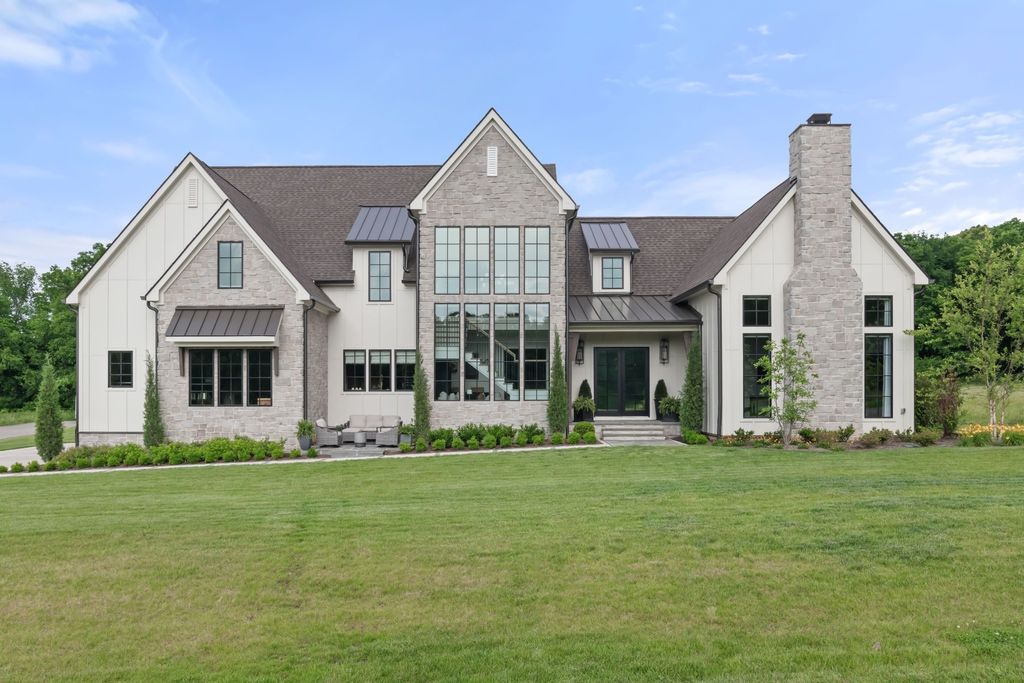 1936 Silver Fox Rd, Thompsons Station, TN 37179