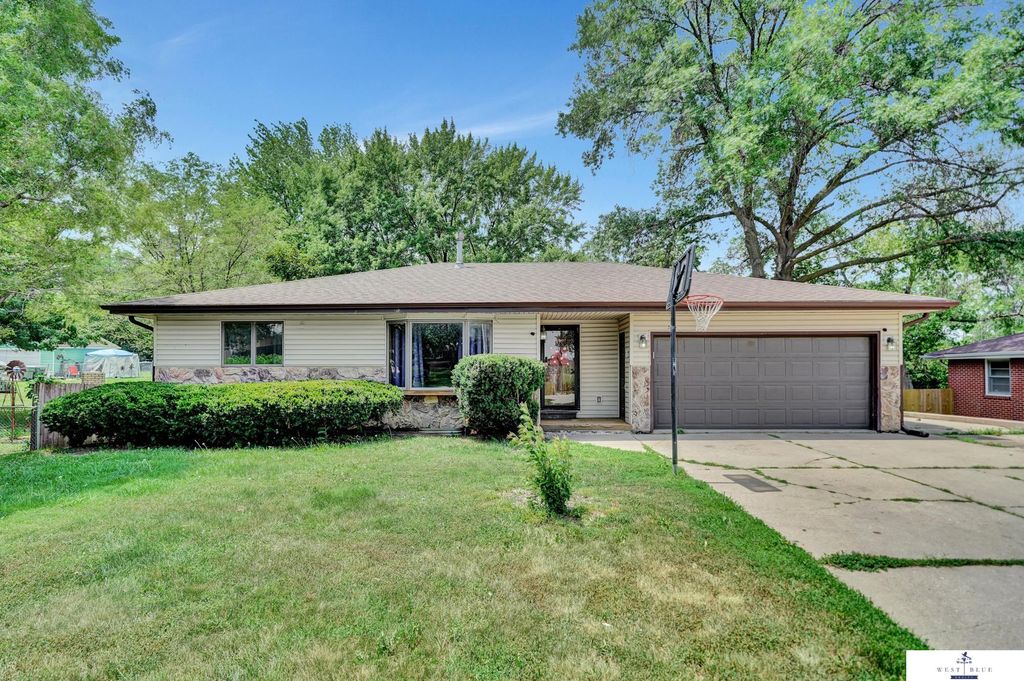 3735 S Folsom Street, Lincoln, NE 68522
