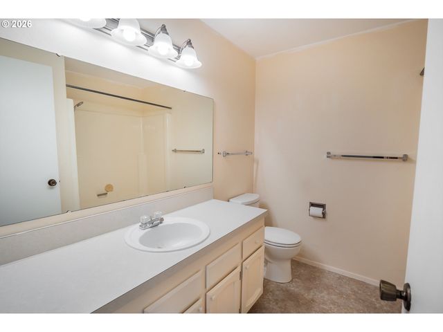 1704 MINDA Dr, Eugene, OR 97401