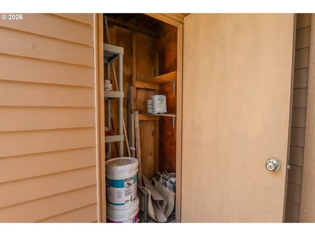 1704 MINDA Dr, Eugene, OR 97401