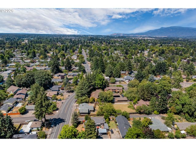 1704 MINDA Dr, Eugene, OR 97401