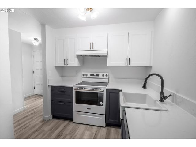 1704 MINDA Dr, Eugene, OR 97401