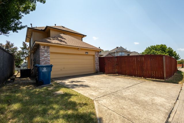 1726 Northampton Drive, Rowlett, TX 75089