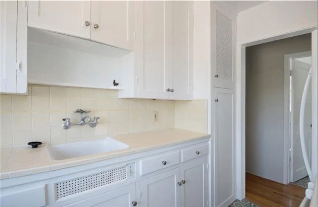 2344 Glenneyre Street, Laguna Beach, CA 92651