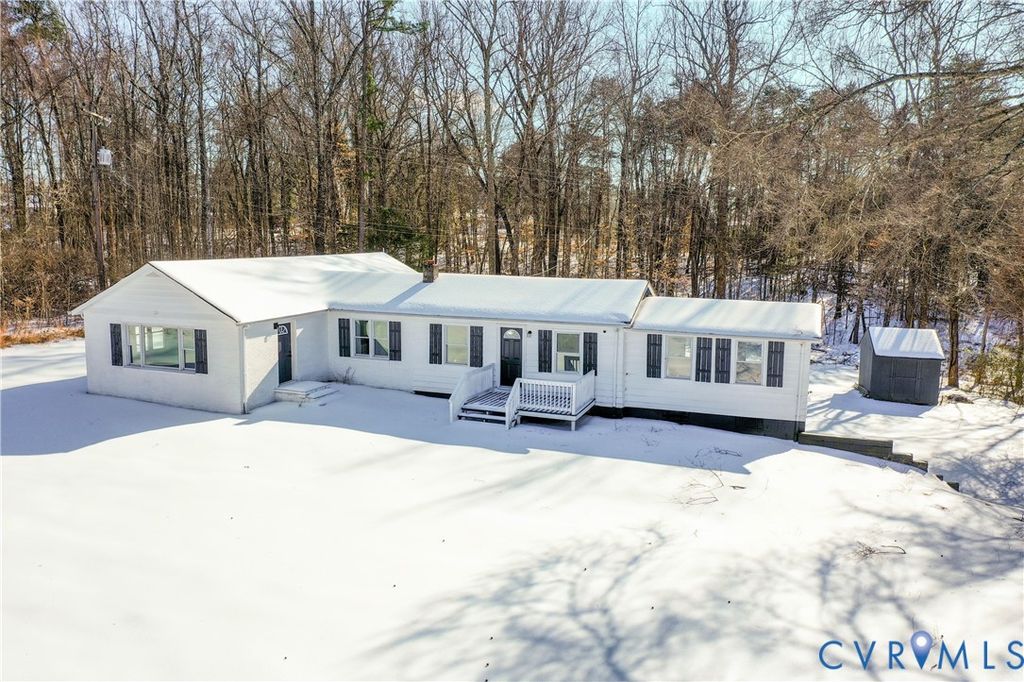 3153 Third St, Farmville, VA 23901