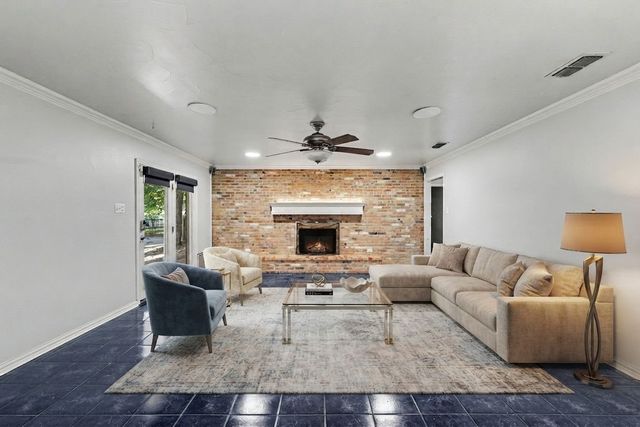 2408 Winewood Lane, Arlington, TX 76013