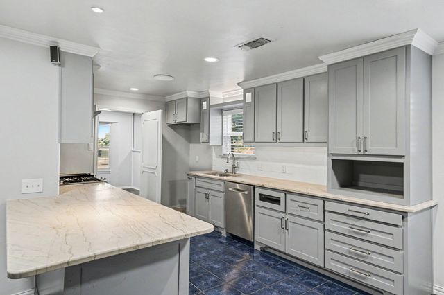 2408 Winewood Lane, Arlington, TX 76013