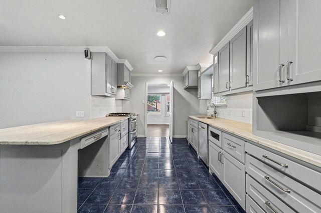 2408 Winewood Lane, Arlington, TX 76013