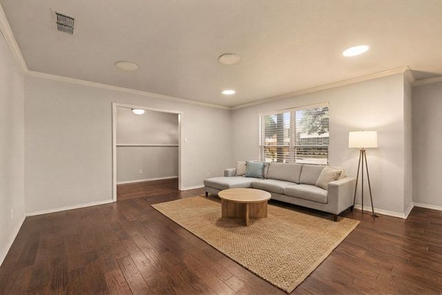 2408 Winewood Lane, Arlington, TX 76013