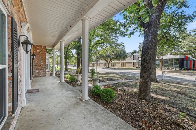 2408 Winewood Lane, Arlington, TX 76013