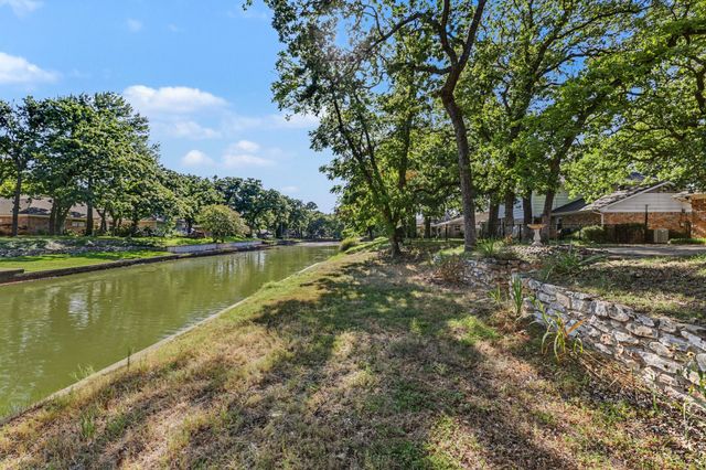 2408 Winewood Lane, Arlington, TX 76013